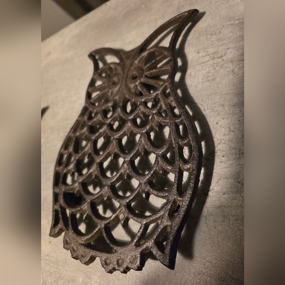 Cast Metal Kitchen Trivet/Large Owl Shape and Antiqued Style/Brown